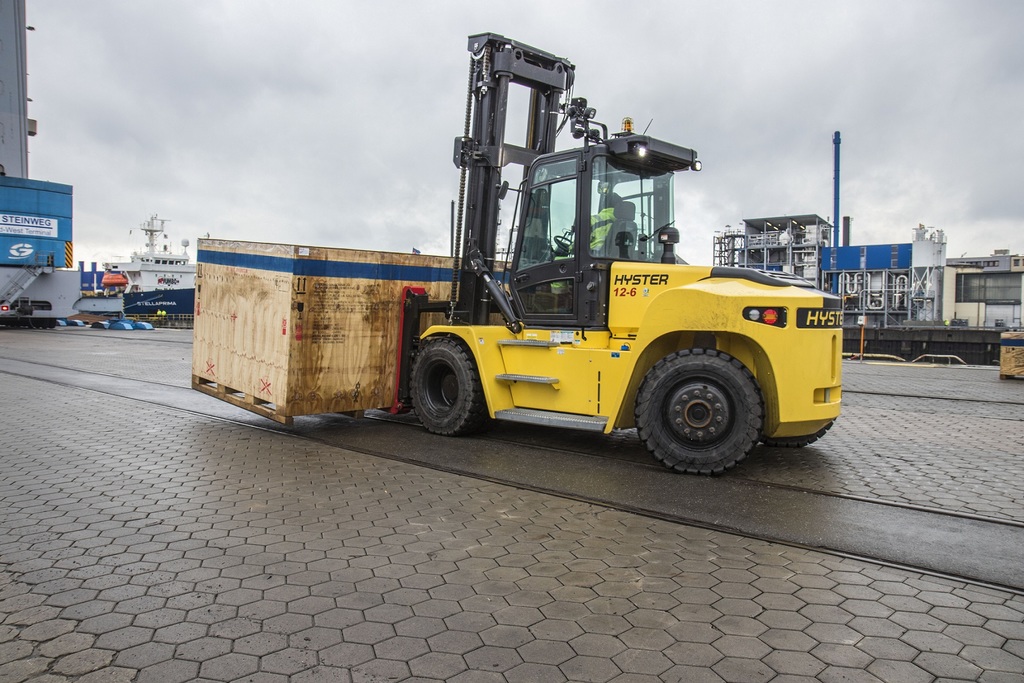 Hyster updates heavy trucks