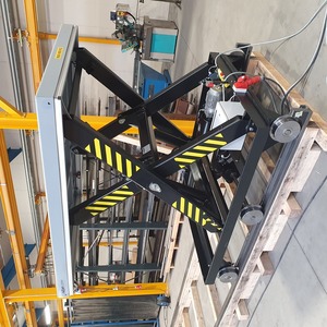 Steel manufacturer cuts costs by 50% with bespoke solution